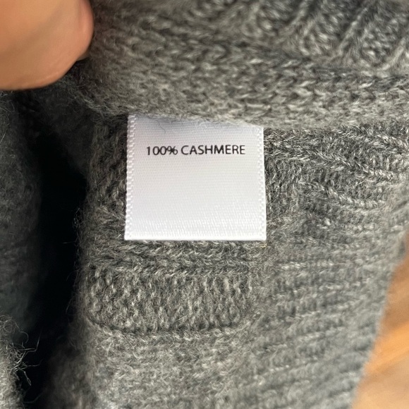 Saks Fifth Avenue Cashmere grey sweater size small - Picture 7 of 9